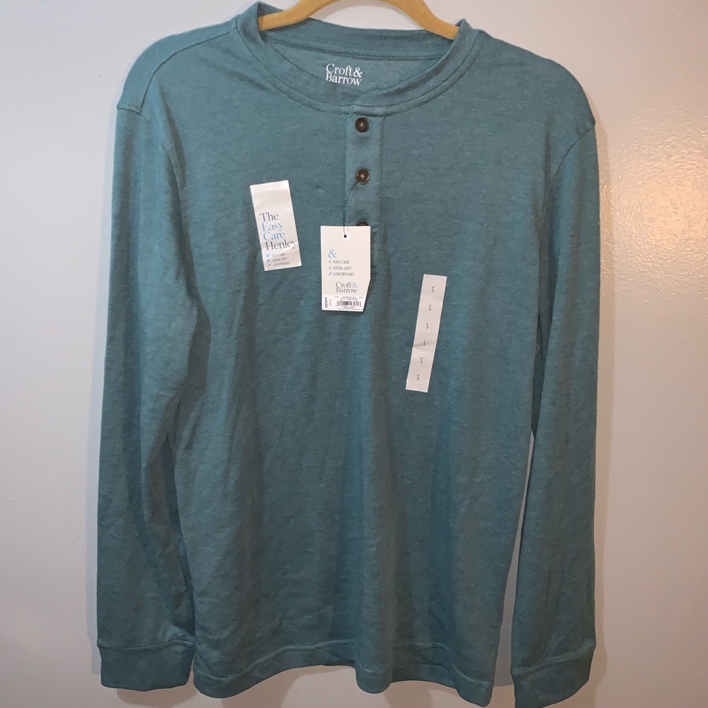 New croft & Barrow Henley shirt small